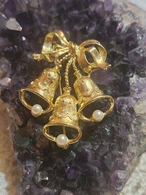 Signed Premier Gold Tone Christmas Bells Bow Brooch Pin